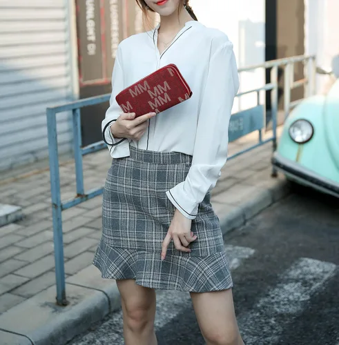 Vista 2 de MKF Collection Cartera de pulsera para mujer, pequeño bolso de piel sintética Bolso de mano con doble cremallera