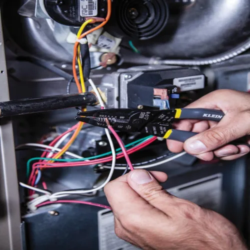 Vista 6 de Klein Tools 1009 Multiherramienta, pelacables, crimpador/cortador de alambre, fabricado en Estados Unidos, herramienta multiusos para electricista