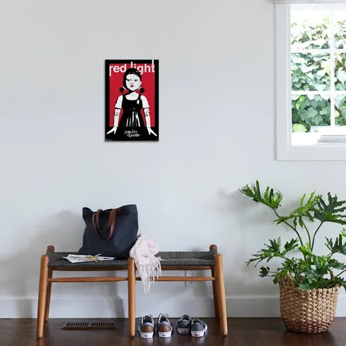 Vista 3 de Trends International Netflix Squid Game - Póster de pared con luz roja, 14.72 x 22.37 pulgadas, lienzo estirado