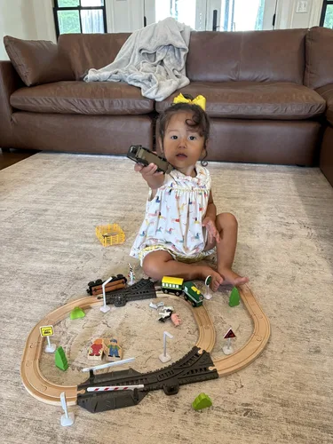 Vista 8 de Juego de rieles de tren de madera para niños pequeños de 3 a 5 años – 54 piezas, juego de juguetes de ferrocarril de granja, ideal para rellenar