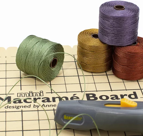 Vista 8 de The Beadsmith Mini kit de macramé, tablero de cuentas de 11.5 x 15.5 pulgadas, hilo Zap II, quemador de hilo de 5.25 pulgadas, cable S-Lon #18