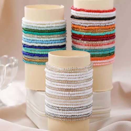 Vista 4 de Caiyao Juego de 36 pulseras elásticas coloridas con cuentas de semillas bohemias, multicapa, de arcoíris, pulsera elástica con cuentas de cristal