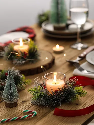 Vista 2 de Anillo de Vela de Navidad, 4 Piezas Velas Votivas con Bayas Rojas y Piña, Anillo de Vela de Navidad para Decoración de Centro de Mesa de Boda
