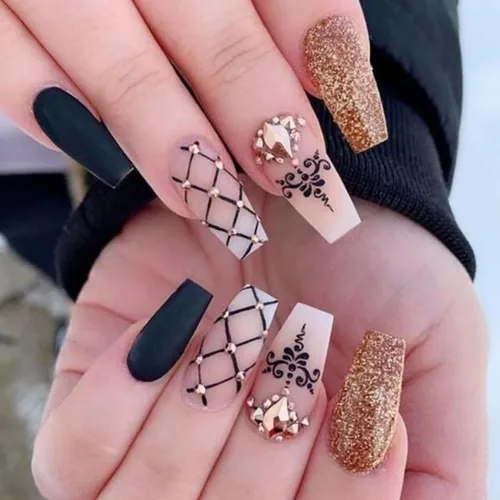 Uñas acrílicas medianas a presión con diseños de cuadrícula negra, uñas postizas de diamante dorado brillante de cobertura completa, juego