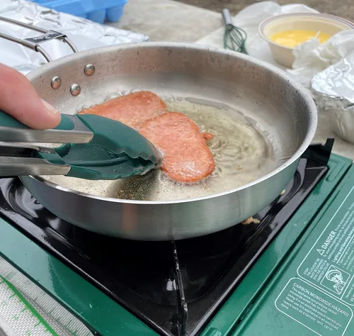 Vista 3 de Mr. Outdoors Cookout MOCU10 MOCU10 - Juego de utensilios con revestimiento de silicona verde con bolsa de transporte