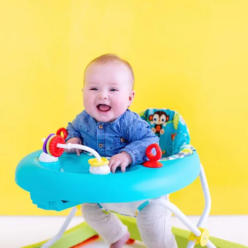 Vista 4 de Bright Starts - Caminante Giggling Safari con estructura de plegado fácil para almacenamiento, para bebés a partir de 6 meses