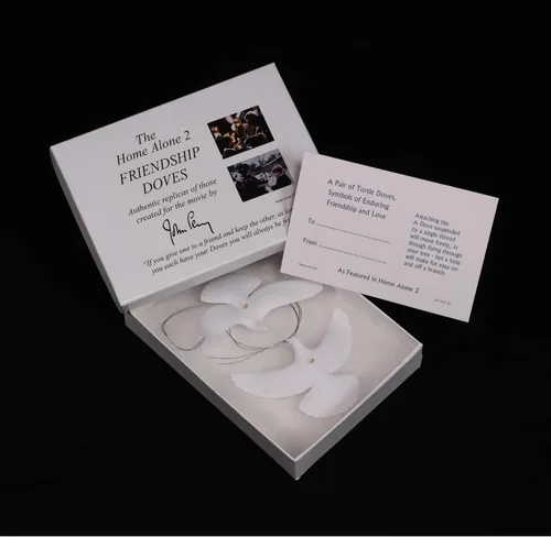 Vista 2 de Pareja de palomas de Solo en casa 2 Réplicas auténticas hechas en EE. UU. Directamente de John Perry, quien las creó para la película