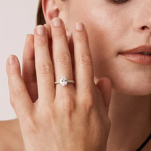 Vista 3 de PAVOI Anillo de compromiso chapado en oro de 14 quilates para mujer anillo de boda para mujer anillo de compromiso falso ovalado para mujer