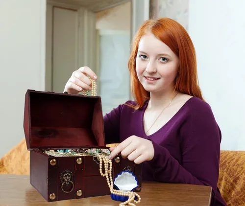 Vista 3 de SICOHOME Cofre del tesoro grande de 9.4 x 6.9 x 7 pulgadas, caja de tesoro pirata de madera con tapas con bisagras, recuerdo decorativo rústico