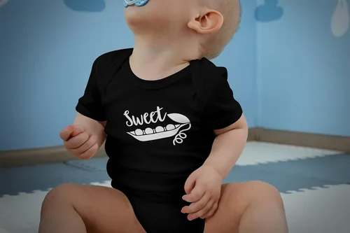 Vista 2 de Luxxology Sweet Pea Baby Onesie