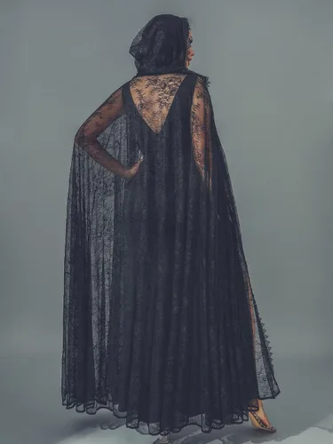 Vista 2 de GORAIS Capa larga con capucha de encaje para mujer, disfraces de Halloween, capa de longitud completa, para cosplay, bata para noche de boda
