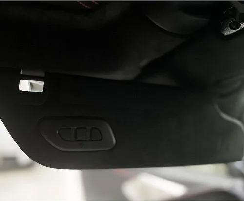 Vista 4 de C8 Corvette Sunvisor - Juego de 4 calcomanías para Corvettes 2020-2026 (negro ónix - punto)