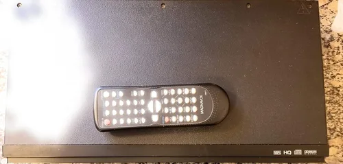 Vista 3 de MAGNAVOX DV220MW9 Reproductor de DVD VCR Combo