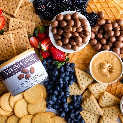 Vista 6 de Virginia Diner - Maníes Virginia cubiertos de chocolate con doble inmersión, lata de regalo natural gourmet, 20 onzas (Paquete de 1)