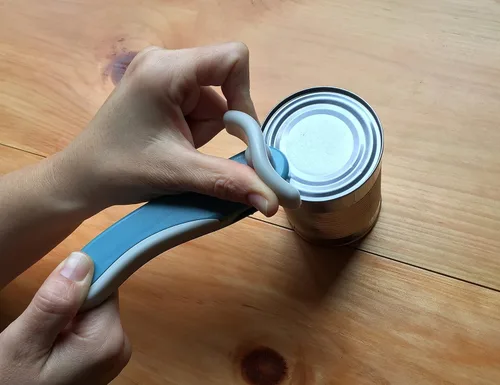 Vista 2 de Abrelatas de corte superior para personas zurdas y diestras