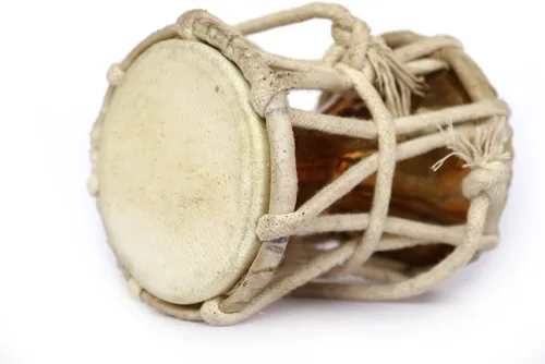 Vista 2 de De Kulture - Instrumentos de percusión musical tradicional india de latón Damroo (Mini), tambor hecho a mano, 3 x 4 pulgadas (DH)