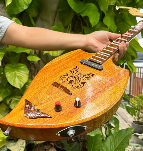 Vista 3 de Isarn Phin Acústica Eléctrica 3 Cuerdas, Instrumento Musical Tailandés Lao Guitarra, Pin60 Musical Tailandés Tradicional