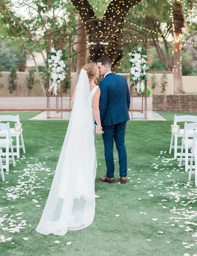 Vista 6 de BEAUTELICATE Velo de boda nupcial 2T con borde de corte largo con peine blanco marfil