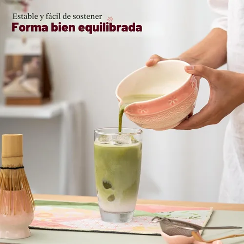 Vista 8 de Juego de té Matcha, kit japonés de 8 piezas con cuenco cerámico de diseño de flores de cerezo y olas, batidor de bambú, soporte para batidor