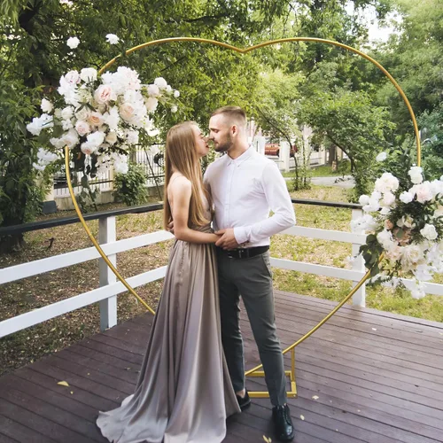 Vista 4 de Kit de arco de globos de metal, marco de arco de columna de globo de amor, soporte de arco de corazón de boda, suministros para bodas, novias, día