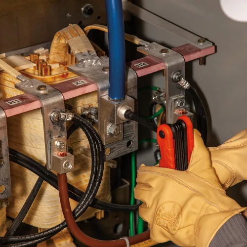 Vista 11 de Klein Tools 80089 Kit de Destornillador Multi-Bit y Alicates, Fabricado en Estados Unidos, con Pelacables, Cinta Métrica y Accesorios