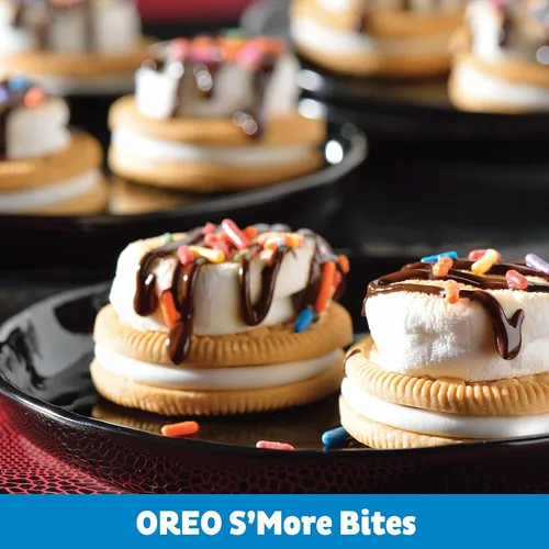 Vista 11 de OREO - Galletas de chocolate estilo sándwich doradas, tamaño fiesta, 24.16 onzas.