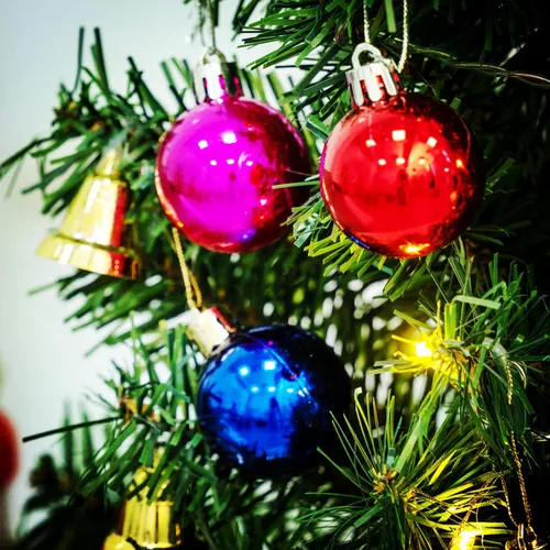 Vista 3 de Árbol de Navidad Mini Pequeño con Luces LED y Adornos, Decoración Artificial de Navidad de Mesa para Interiores, Decoración Navideña 60 cm/24" 2025