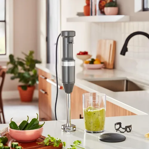 Vista 4 de KitchenAid Batidora de mano con cable de velocidad variable KHBV53, gris carbón