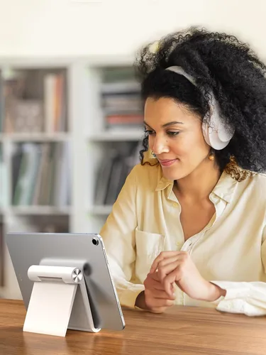 Vista 2 de UGREEN Soporte para Tablet Ajustable Portátil para Escritorio de Oficina Compatible con iPad Pro 11 9.7 10.5 Air Mini 5 4 3 2 iPhone 17 16 15 14 13