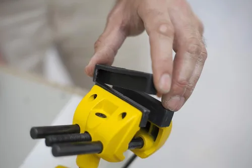 Vista 15 de Stanley 1-83-069 MaxSteel, Banco de tornillo para pasatiempos, con múltiples ángulos, color amarillo/negro