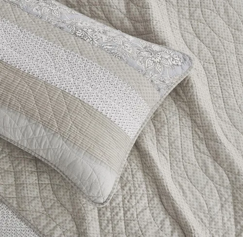 Vista 6 de Chezmoi Collection Robyn - Juego de edredón de 3 piezas, color gris pardo neutro, blanco, floral, hibisco, flores, retazos, rayas, colcha de algodón