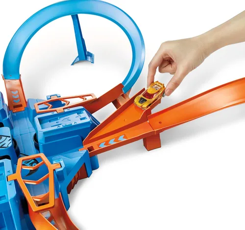 Vista 4 de Hot Wheels Paquete de 50 (los estilos pueden variar) AND Hot Wheels Criss Cross Crash Track Set [Exclusivo de Yaxa]
