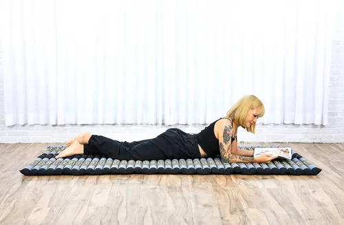 Vista 6 de Leewadee colchón tailandés enrollable para cama de invitados, tapete de yoga, para masaje tailandés, ecológico, orgánico y natural.