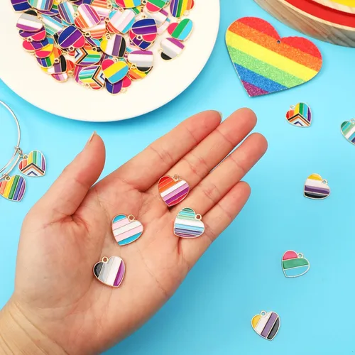 Vista 5 de SANNIX 90 Piezas Dijes de Corazón del Orgullo Corazón Arcoíris Dijes de Aleación Esmaltados a Rayas Colgante para Hacer Joyas Dijes Pendientes