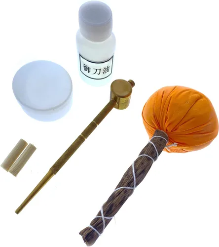 Vista 2 de Samurai Sword Katana Kit de limpieza y kit de afilado de cuchillos, incluye aceite de Choji, punzón y martillo de latón, Uchiko, papel de arroz