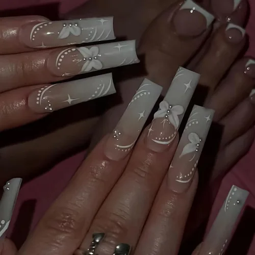 Vista 8 de Uñas postizas largas a presión, uñas postizas de ataúd francés, uñas acrílicas mate rosa, mariposa, ojos, flores, diseños de patrón de rayos, puntas