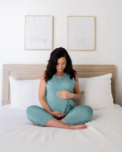 Vista 5 de Kindred Bravely - Pijamas con dobladillo de tulipán de maternidad y lactancia Conjunto de pijama de enfermería