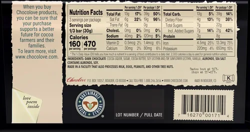 Vista 2 de Chocolove, Barra de chocolate almendras oscuras sal marina 70%, 3.2 onzas