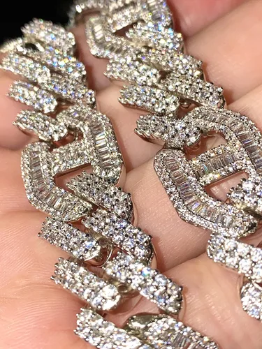 Vista 4 de Gargantilla de doble cadena con acabado de oro blanco de 14 quilates para hombre, de 0.610 in, con eslabones cubanos de Miami, cadena cubana