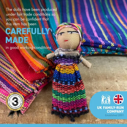 Vista 2 de Juego de 4 muñecas guatemaltecas hechas a mano con una colorida bolsa de almacenamiento hecha a mano