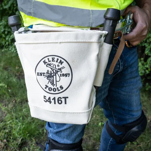 Vista 5 de Klein Tools 5416T Bolsa de Herramientas, Bolsa para Pasador de Toro y Perno, Lona No. 4 con Conexión de Túnel, 5 x 10 x 9 Pulgadas