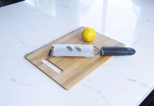 Vista 2 de Zest Citrus and Nutmosg Zester - Zester de acero inoxidable, accesorio de cocina duradero, estándar, plateado, 1 pieza