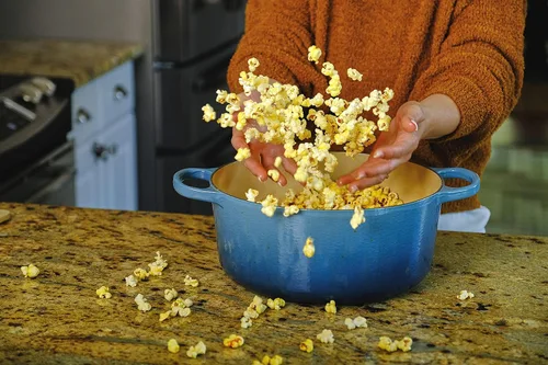 Vista 3 de Amish Country Popcorn Paquete de 6 paquetes de polvo de palomitas de maíz, anticuado, sin OMG
