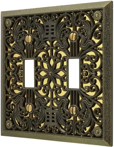Vista 3 de Amerelle tapa para tomacorriente doble de metal con diseño de filigrana, 65TAB