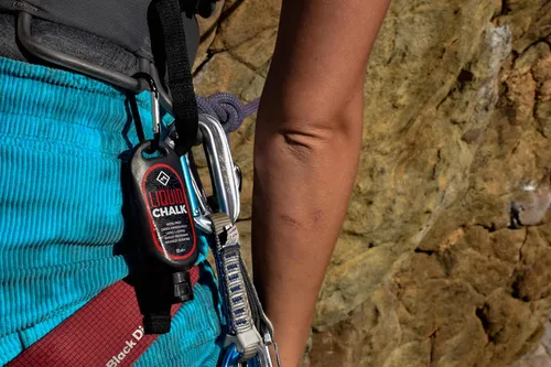 Vista 7 de SURVIVOR Liquid Chalk for Rock Climbing, Weight Lifting, Gymnastics - Liquid Grip for Workout Training - Climbing Chalk & Lifting Chalk for