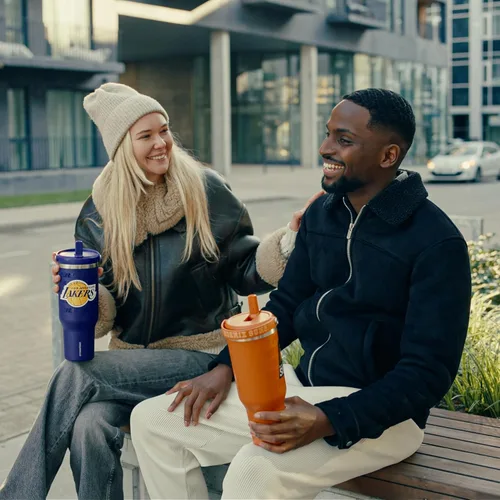 Vista 6 de Hydrapeak x NBA Vaso Nomad con Licencia Oficial de Atlanta Hawks de 32 oz con Asa y Tapa con Popote, Botella de Agua de Acero Inoxidable a Prueba