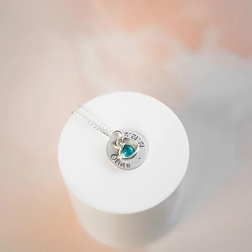 Vista 4 de Collar personalizado de plata de ley con corazón caprichoso. Personaliza un dije redondo. Elección de cadena de plata de ley. Regalo perfecto