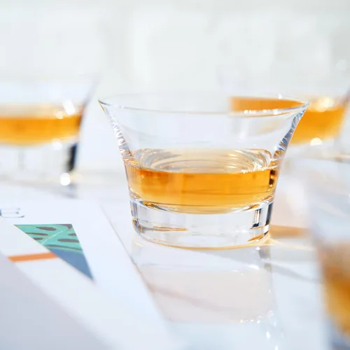 Vista 3 de Vasos de degustación de tequila, licor y licores de mezcal Juego de 4 Cristalería de bebida de bebidas alcohólicas de tequila de 6 onzas, vaso