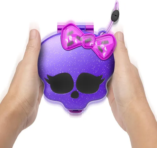Vista 6 de Polly Pocket Monster High Conjunto de juego con 3 muñecas micro y 10 accesorios, se abre a la escuela secundaria, juguete de viaje coleccionable