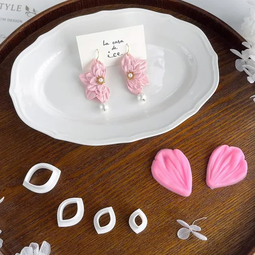 Vista 2 de meeeyya Cortadores de arcilla de pétalos de flores para hacer aretes, 4 cortadores de arcilla con 1 molde de arcilla polimérica de prensa